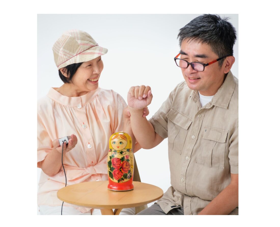 音楽の力で楽しく脳を活性化!<br>マトリョミン演奏で認知症予防